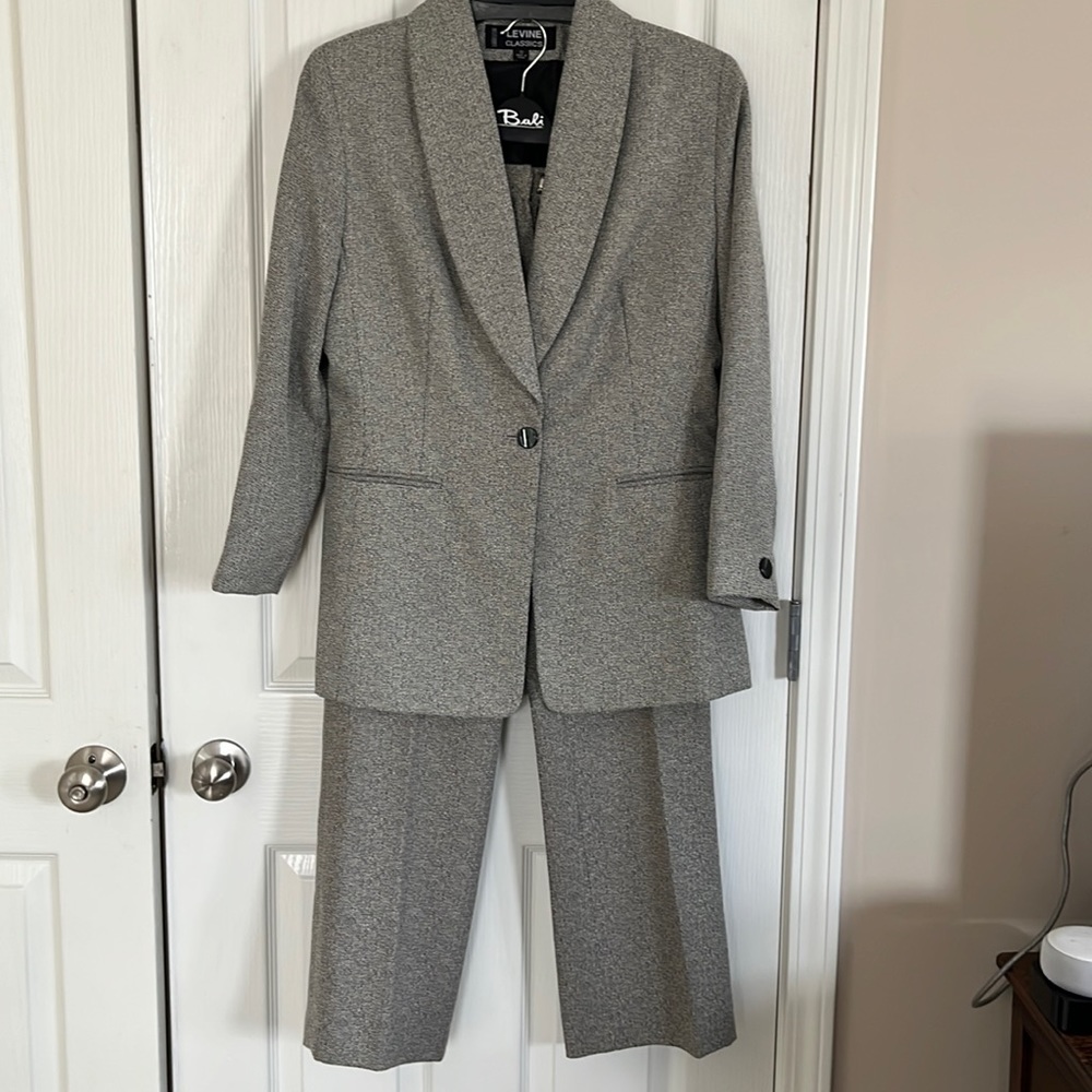 EUC Levine Classic Gray/Black Pant Suit